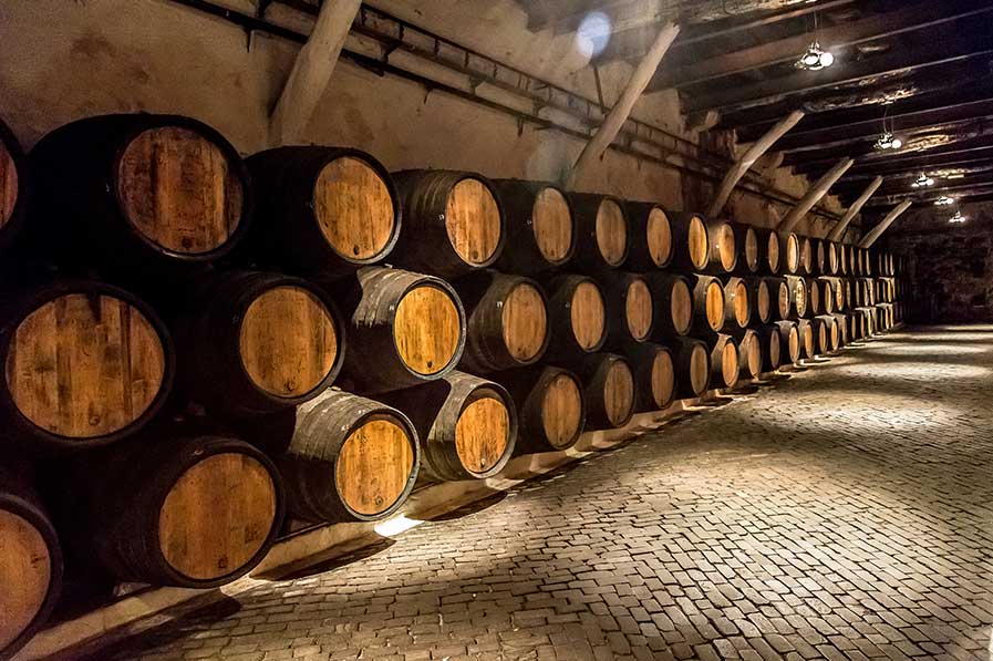 Why Are Oak Barrels Essential For Making Your Own Liquor At Home? - Blind Pig Drinking Co.